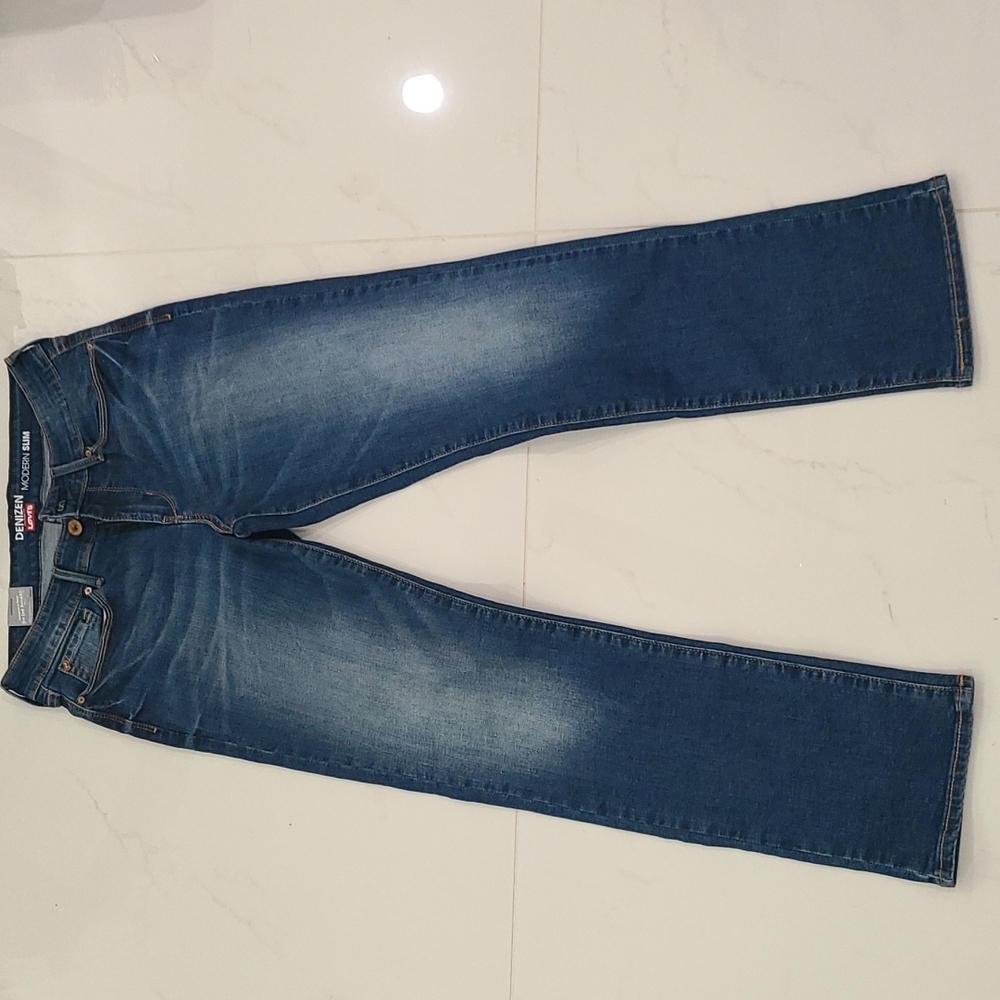 Levi's women's jeens